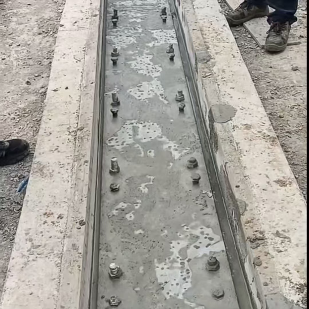 苍梧港口码头起重机龙门吊重型机械设备稳固用早强快凝轨道胶泥